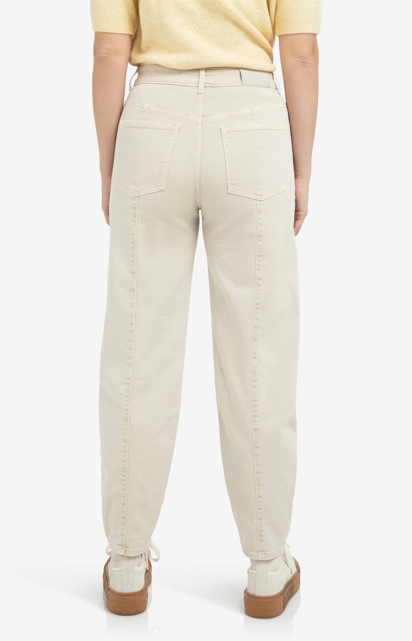 Barrel Jeans met Naaddetails