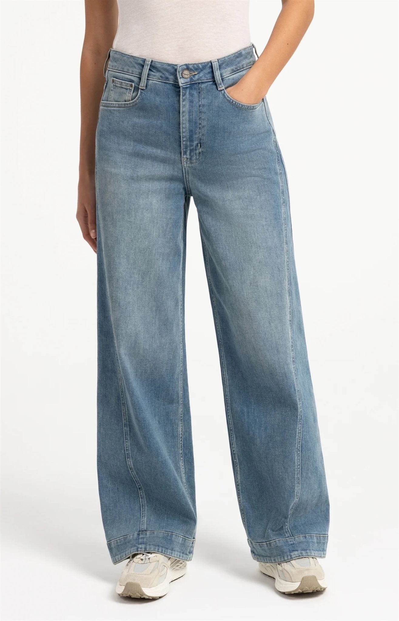 Denim Jeans met Naaddetails