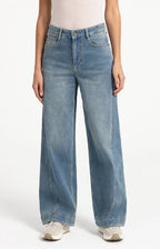 Denim Jeans met Naaddetails