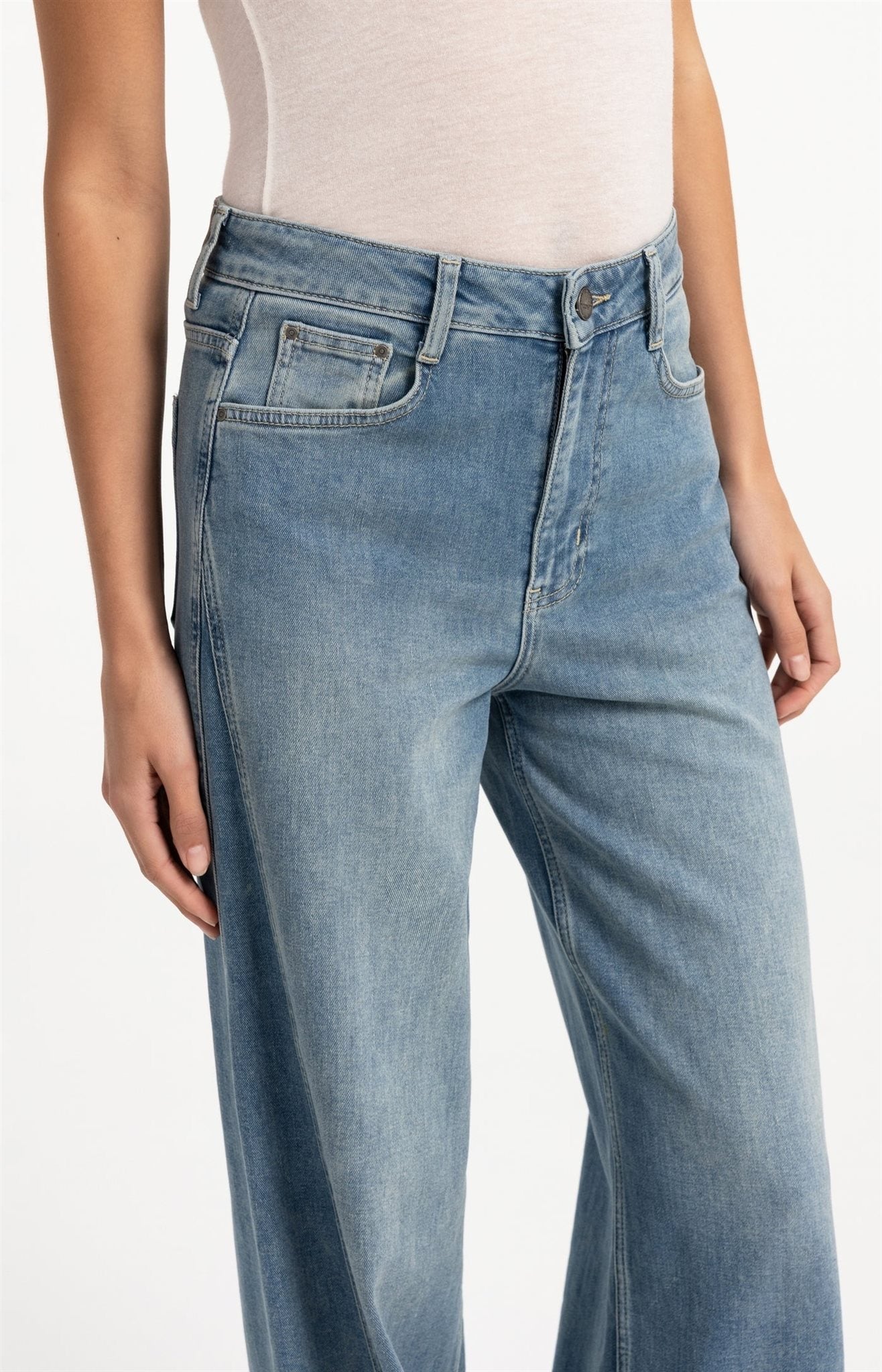 Denim Jeans met Naaddetails